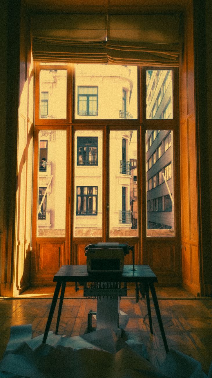 typewriter in old apartment
